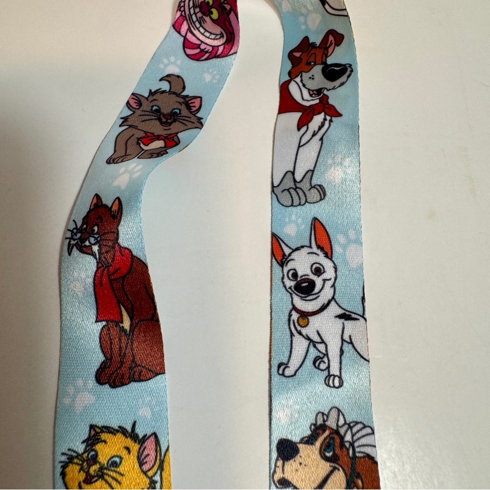 NWT. Disney Dogs & Cats lanyard. Disney Parks Reversible Lanyard - Cats & Dogs. - Picture 7 of 7